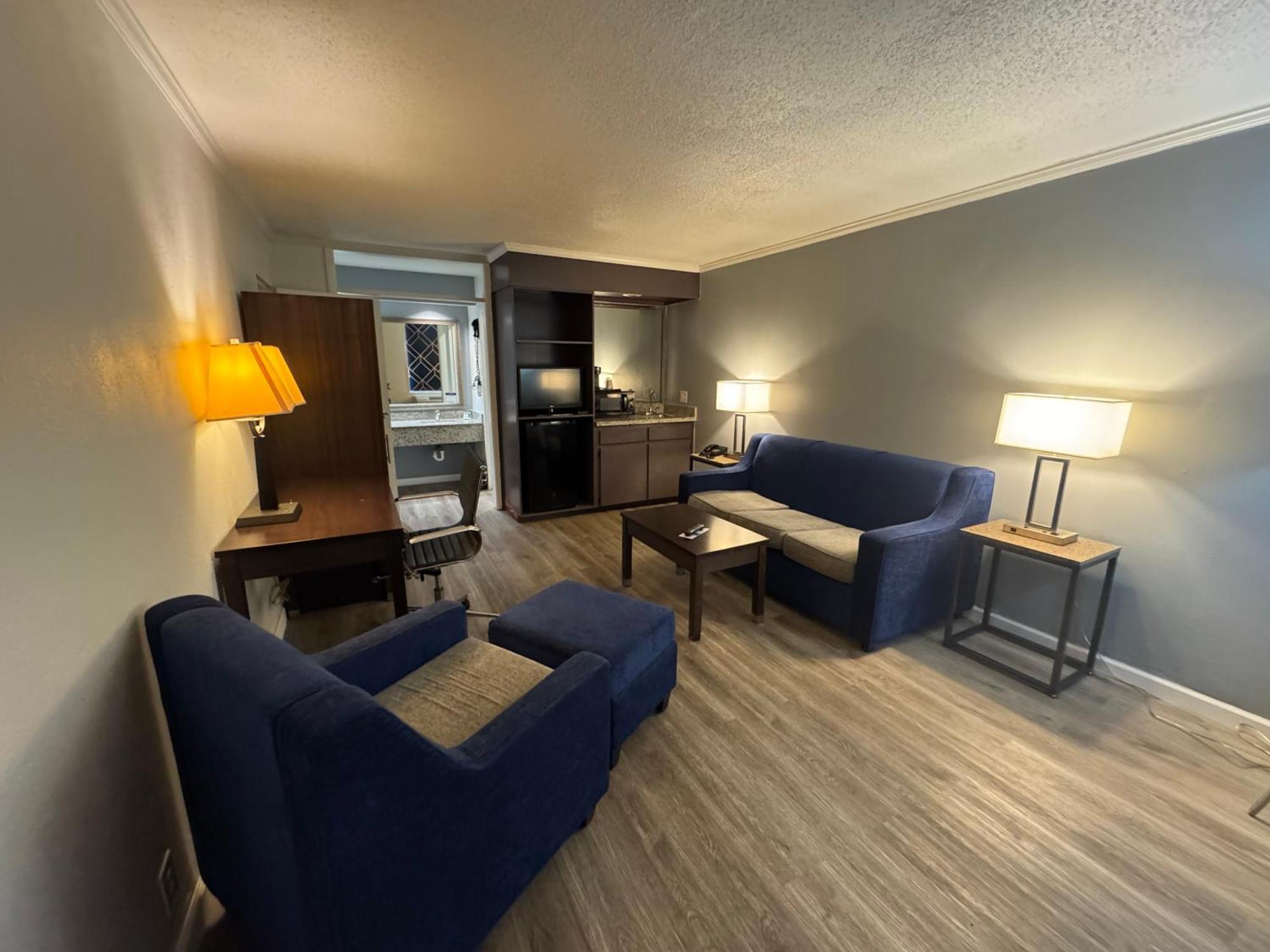 Clarion Inn & Suites Dothan South Exterior foto