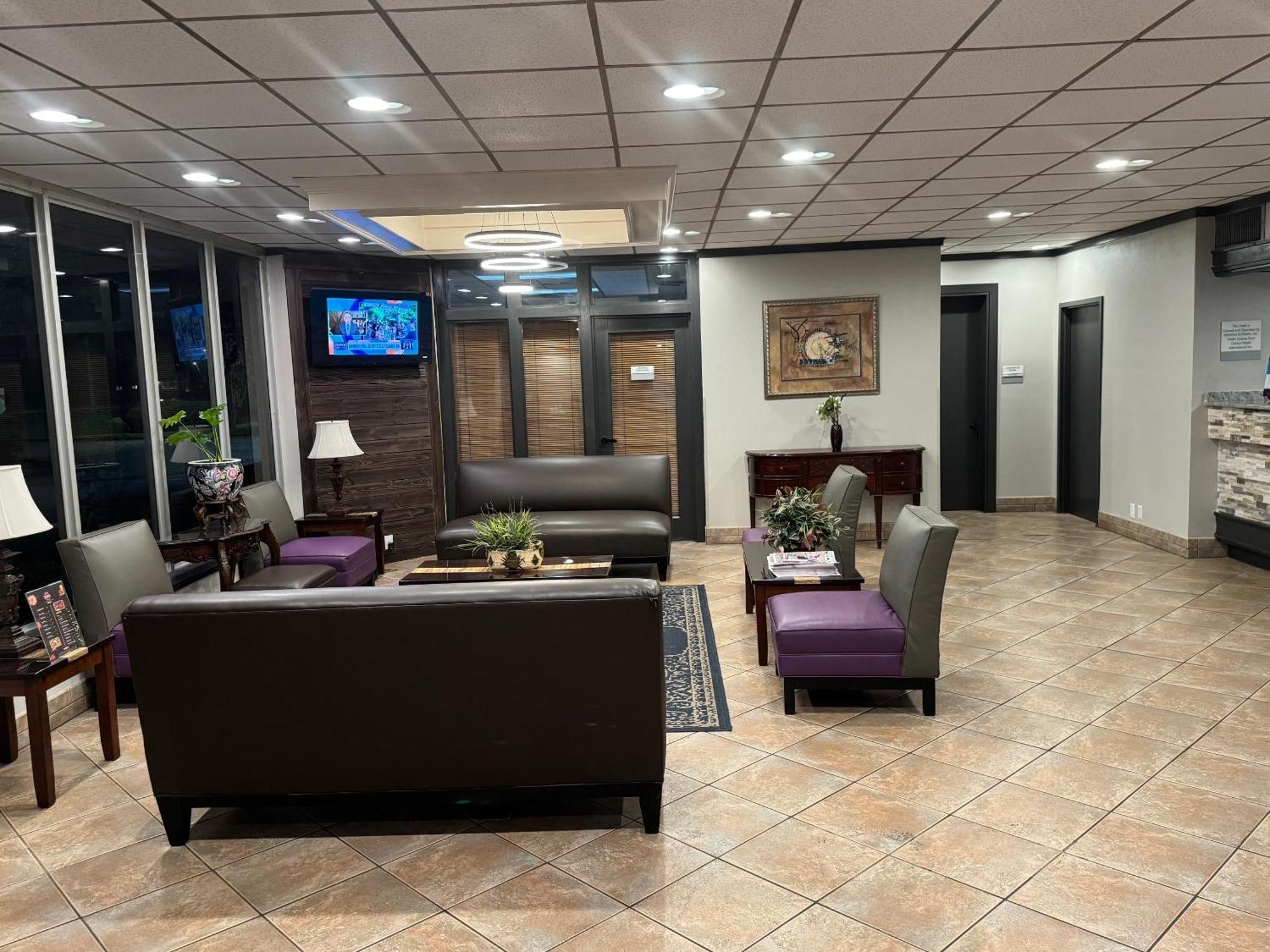 Clarion Inn & Suites Dothan South Exterior foto