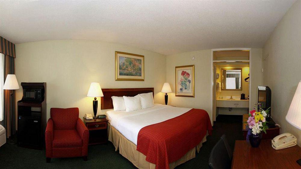 Clarion Inn & Suites Dothan South Exterior foto